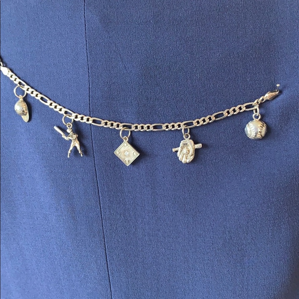 ⚾️ Silver Charm Style link bracelet.